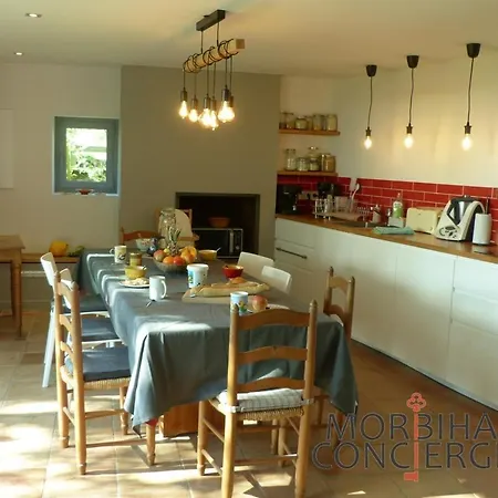 Belle Longere En Campagne A Baden Larmor-Baden